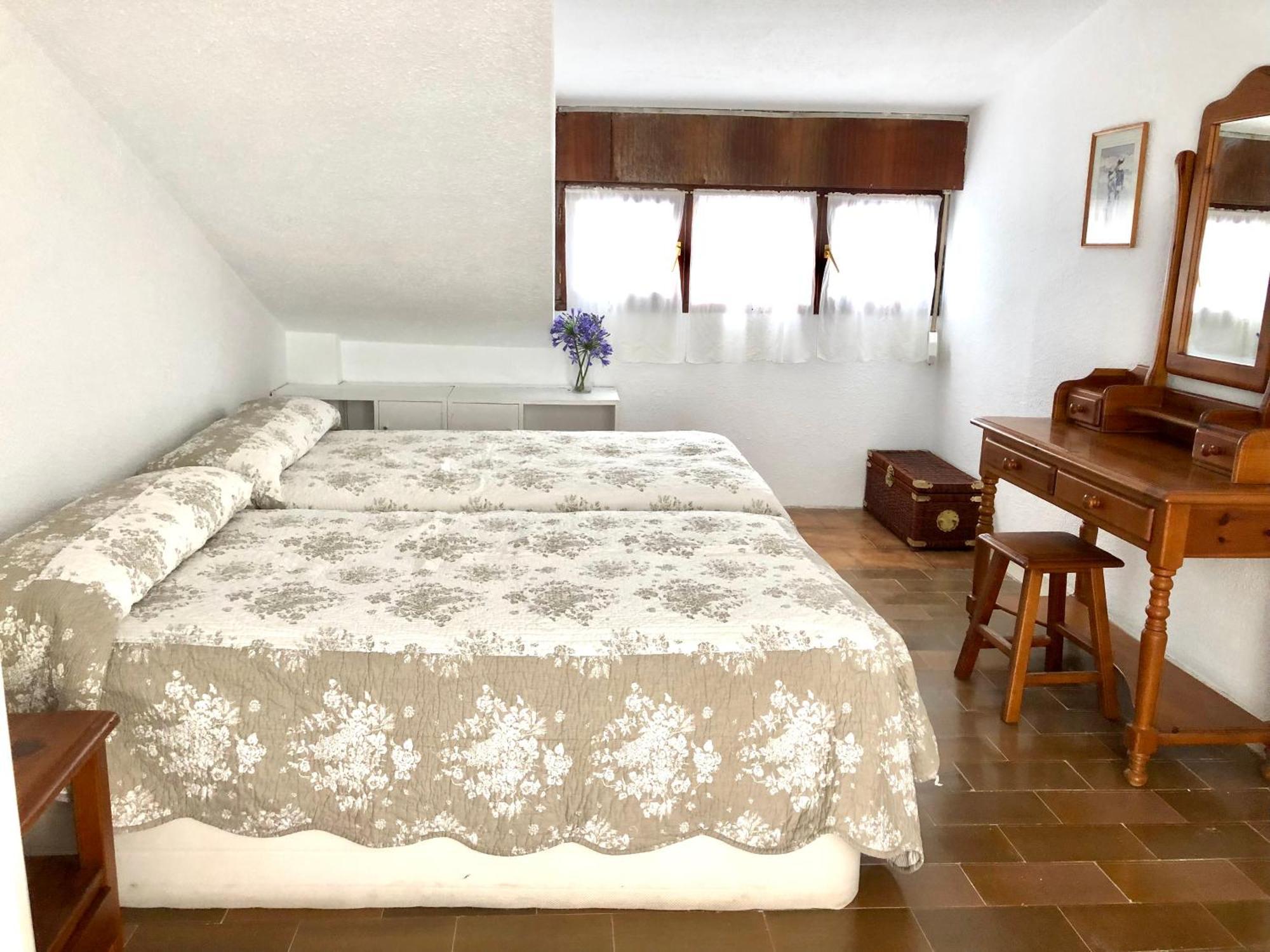 Chalet Al Lado De La Playa Con Piscina Privada, Jardin Y Barbacoa, Fronton, 6 Habitaciones Laredo Kültér fotó